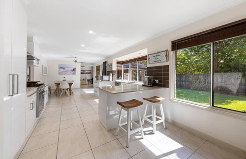 Mudjimba House | Fully Equipped Luxe Retreat, Pool, Pet Friendly, AirCon