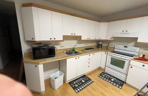 Montreal Apartment | fully-equipped room