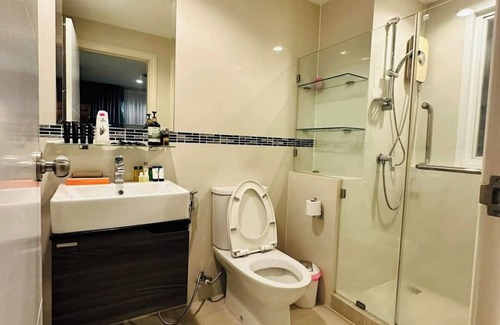 Talat Khwan Apartment | Fully Furnished 2 Bed and 2 BathApartment with Pool & Fitness + WiFi!