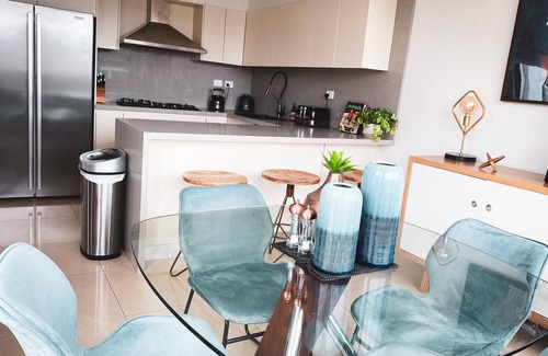 Crows Nest Apartment | Fully Furnished 2-Storey, 3 Bedroom Executive Penthouse Apartment
