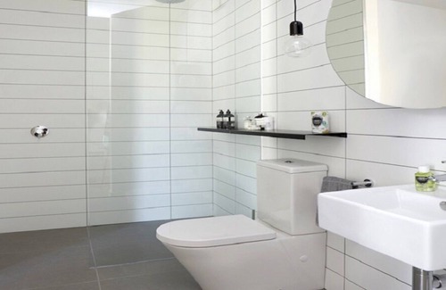 Essendon North Apartment | Fully Furnished New Designer apartment - Contemporary & Convenient