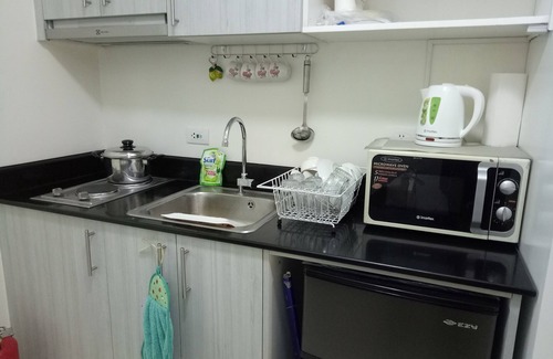 Malate Condo | Fully furnished condo unit with great view of the city suitable for travellers