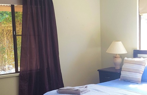 Katanning House | Fully Furnished home with 4 bedrooms and 1.5 Bathroom in Katanning