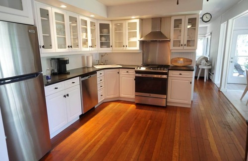 Brights Grove House | Fully Furnished Lakeside Getaway in Beautiful Bright's Grove!