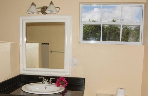 Savannes Apartment | Fully furnished/modern apartments with ocean view, 5 mins from the beach