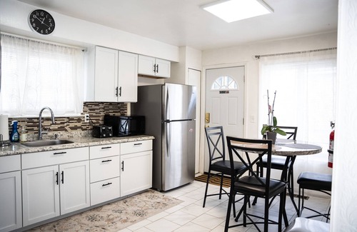 Romulus House | Fully Furnished Newly renovated 3 Bed 1Full Bath Single Family Home near Airport