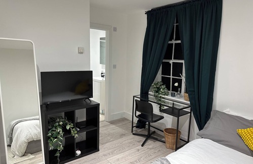 Maidstone Apartment | Fully Furnished One bed room