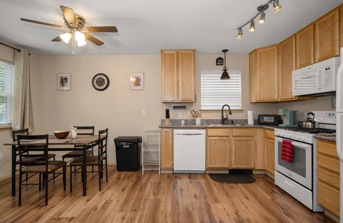 Spokane Valley House | Fully furnished house on quiet, private road in a great central valley location