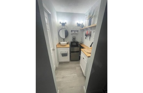 Bostwick Park Apartment | Fully remodeled 1 bedroom studio