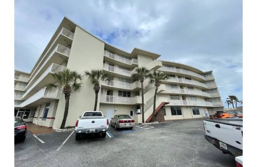Bostwick Park Apartment | Fully remodeled 1 bedroom studio