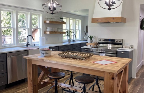 Grangeville House | Fully remodeled 1920’s Family size Whole house, 4 bedroom 2.5 bath, 2000 sq ft