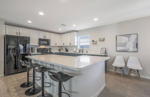 Sun City House | FULLY REMODELED STUNNING AZ OASIS -PARKS, TENNIS, VOLLEYBALL, BASKETBALL COURTS!