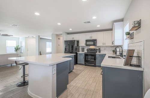 Sun City House | FULLY REMODELED STUNNING AZ OASIS -PARKS, TENNIS, VOLLEYBALL, BASKETBALL COURTS!