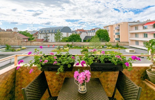 Faubourg Sud Apartment | Fully Renovated 2 Bedroom Apartment +Sitting Room Sofa Bed 7mn Centre Ville