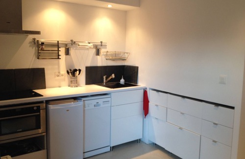 Bages Apartment | fully renovated apartment type artist studio overlooking the lake