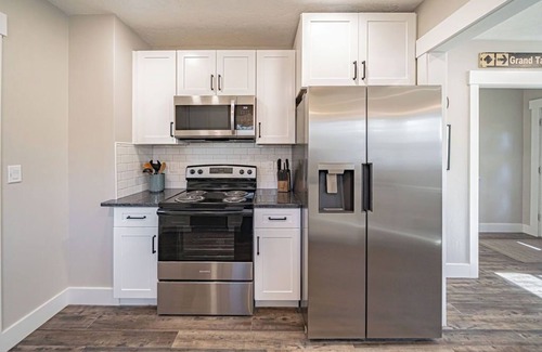 St. Anthony Cottage | Fully Renovated Cottage Close to Yellowstone & Rexburg, just off the highway!