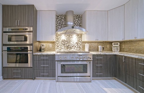 Coral Springs House | Fully Renovated Family Retreat Huge Pool Pet Friendly EV Charger
