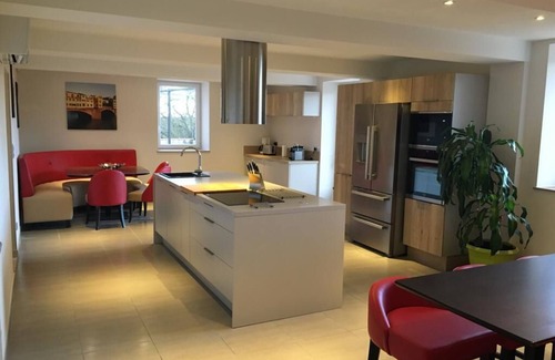 Classun House | Fully renovated receptive cottage for 7 to 15 people in lush greenery