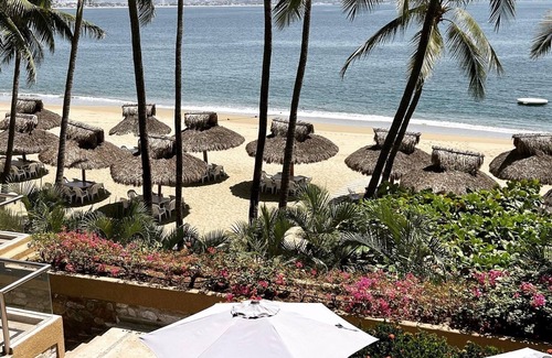 La Punta Villa | Fully staffed, luxurious 7,000 sq.ft oceanfront villa, with infinity edge pool