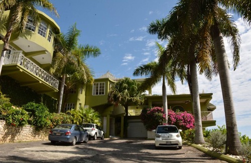 Tryall House | Fully Staffed, private pool, breakfast included, ocean view villa for groups!