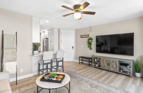Mission Beach Condo | Fully supplied beach condo with covered parking in garage