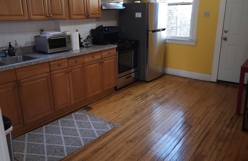 West Town Apartment | Fulton market/Noble Square FREE parking, Laundry, 2.5 miles to Mag Mile!