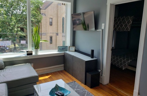West Town Apartment | Fulton market/Noble Square FREE parking, Laundry, 2.5 miles to Mag Mile!