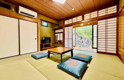 Shirahama House | Fumiko-no-tei Hanare 1 minute walk to the sea 17 - 34 people OK 4 bedrooms 2 toilets