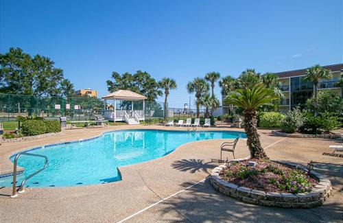 Biloxi Apartment | Fun 2 bed/2 bath condo with pool on Biloxi Beach