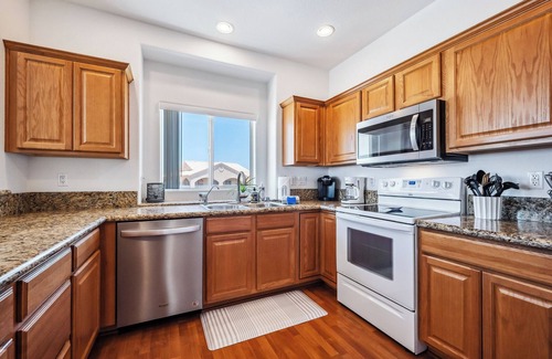 Sunridge Estates Condo | FUN 3 Bedroom w/Bonus room and 3 Full Bathroom Condo