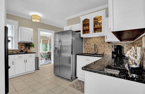 East Midtown House | Fun Cozy Memphis Getaway Close to Beale Street!
