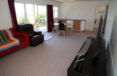 Cable Bay House | Fun in the Sun