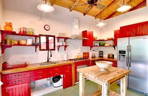 Hills of Esterillos House | FUN LOCAL VIBE LG POOL NEAR BEACH BBQ- PingPong Covered Terrace 24/7 Security