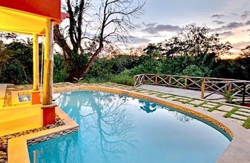 Hills of Esterillos House | FUN LOCAL VIBE LG POOL NEAR BEACH BBQ- PingPong Covered Terrace 24/7 Security