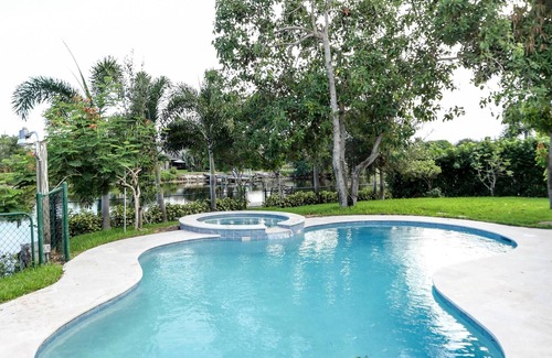Tropic Palms House | Fun Magical Home On Canal-Relaxing Pool -Spa-Enjoy Fishing-Kayaks-WiFi-Near All