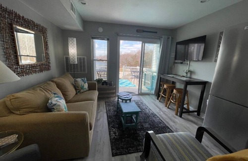 North Shore Condo | FUN- RELAX/stunning sunsets on patio, GREAT AUTUMN TIME. Read ACTIVITIES BELOW