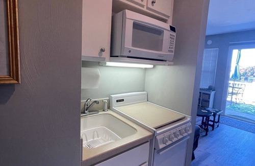 North Shore Condo | FUN- RELAX/stunning sunsets on patio, GREAT AUTUMN TIME. Read ACTIVITIES BELOW