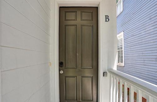 Dixon Park Apartment | Fun & Renovated Artsy Downtown Apt Dog Friendly with Fully Fenced Backyard and Private Parking