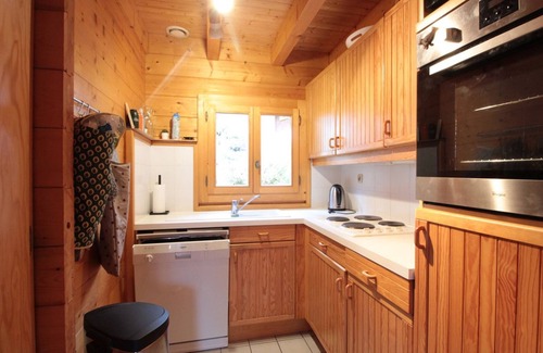 Les Carroz-d'Araches Ski Chalet | Functional chalet with stove and garage, near center and lifts