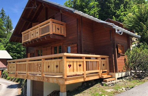Les Carroz-d'Araches Ski Chalet | Functional chalet with stove and garage, near center and lifts