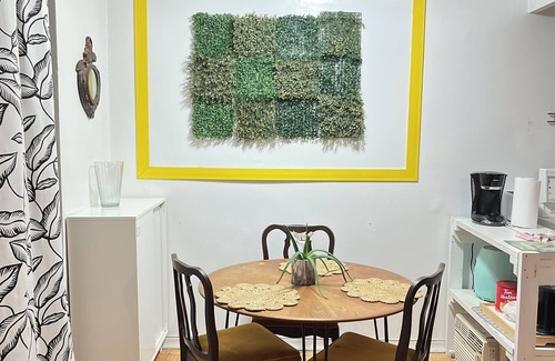 Parkdale Apartment | Funky Liberty Village Apt - Mins to Downtown!