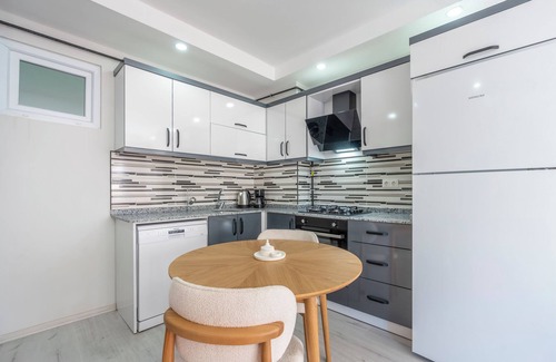 Antalya City Centre Apartment | Funky & Spacious: 2-Bedroom Colourful Escape Near Downtown!