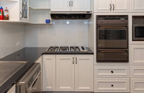 Stone Well House | Furche Barossa 5 bed Stay: Vineyards and Fireplace
