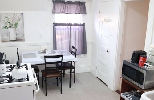 Roxbury Apartment | Furnished 3 Bedroom Apartment in the Heart of Boston!