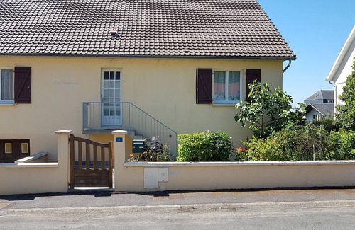 Bagnoles-de-l'Orne Apartment | Furnished apartment in individual house any comfort with raised garden