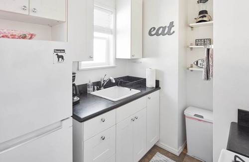 El Segundo House | Furnished beach guest house for monthly rentals. 5 min walk to the sandy beach.