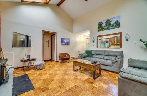 Greentown House | Furnished Deck and Fire Pit Lake Wallenpaupack Home