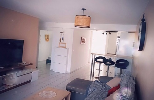 Centre-Ville Apartment | Furnished F3 apartment 300m from the beach