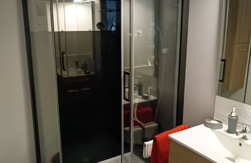 Centre-Ville Apartment | Furnished F3 apartment 300m from the beach
