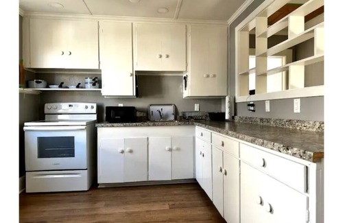 Duckpond Apartment | Furnished Historic Duckpond Apt